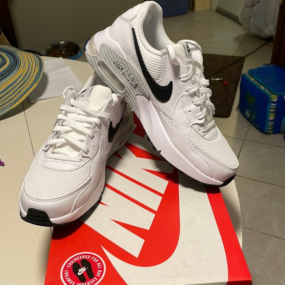 Nike Air Max EXEE Women’s size 7 new in box
